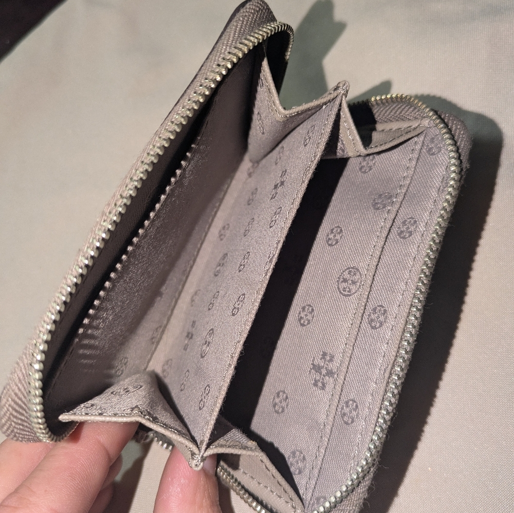 Tory Burch Mini Wallet - Picture 5 of 5